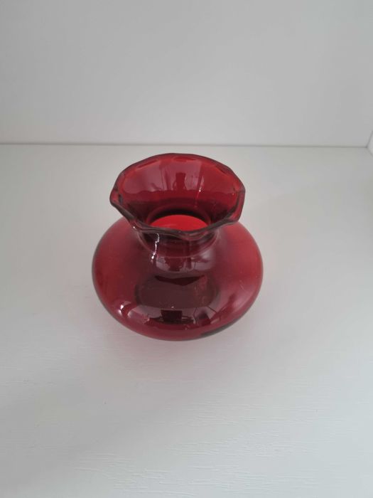 Szklany Wazonik, Czerwone szkło Vintage