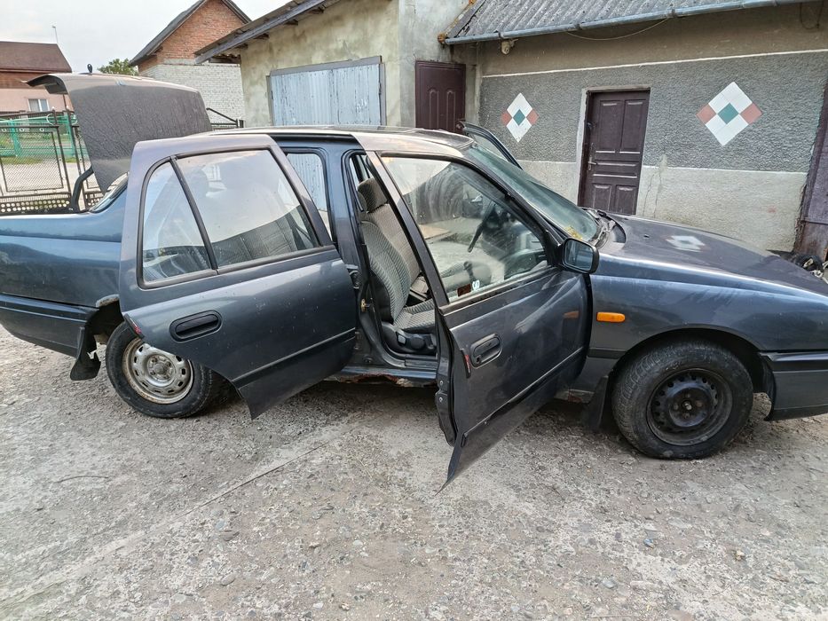 Автомобіль нісан дизель