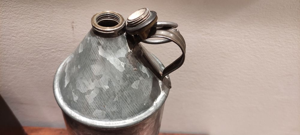 Garrafa em chapa zinco