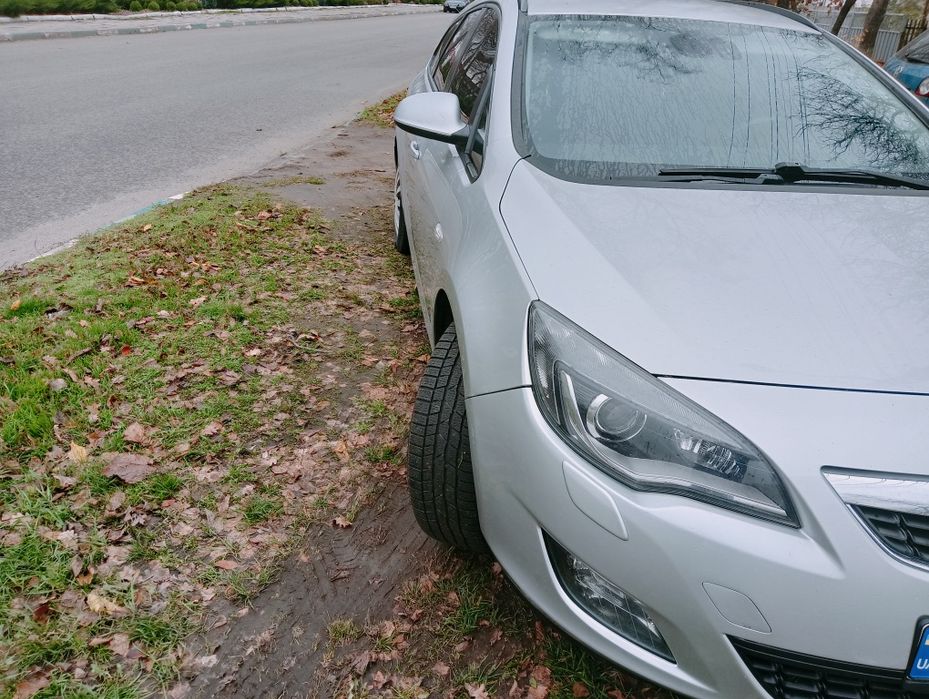 Опель Астра j.2011рік