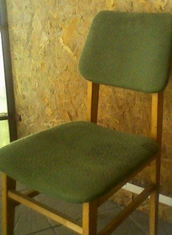 Krzesło drewniane tapicerowane.Krzeslo PRL