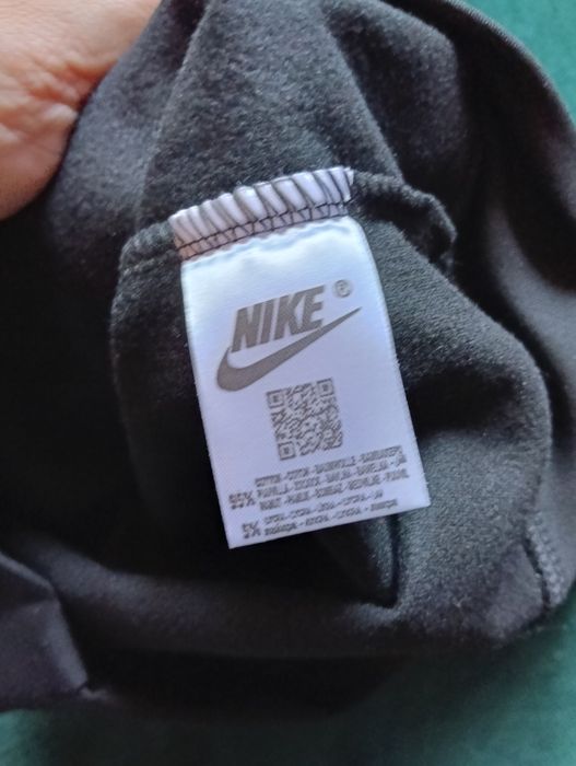 Nike bluza kangurka z kapturem 116