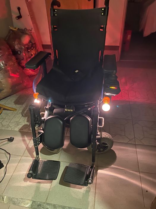 Wózek inwalidzki z napędem elektrycznym