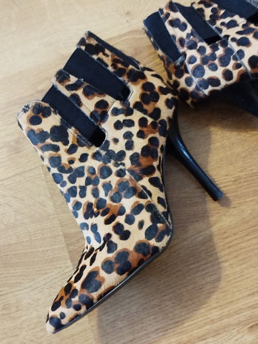 Nowe skórzane z włosiem botki na szpilce Nine West 36,5
