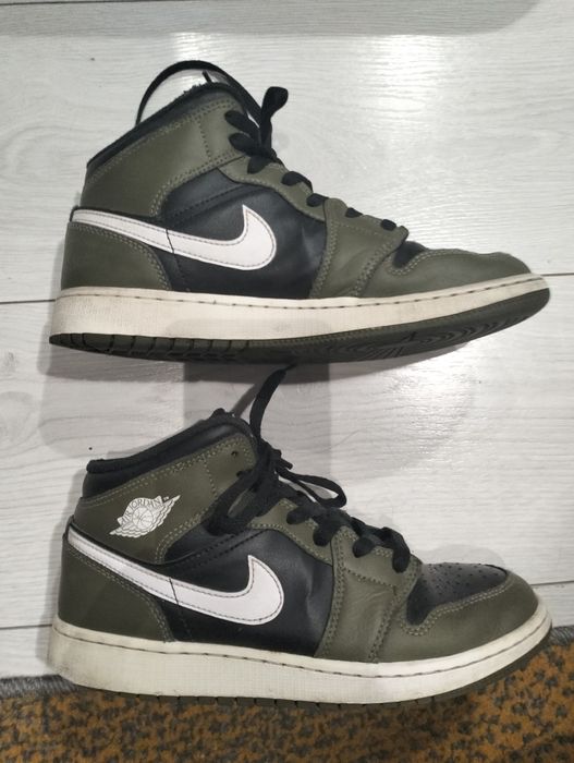 NIKE JORDAN 1 olive green