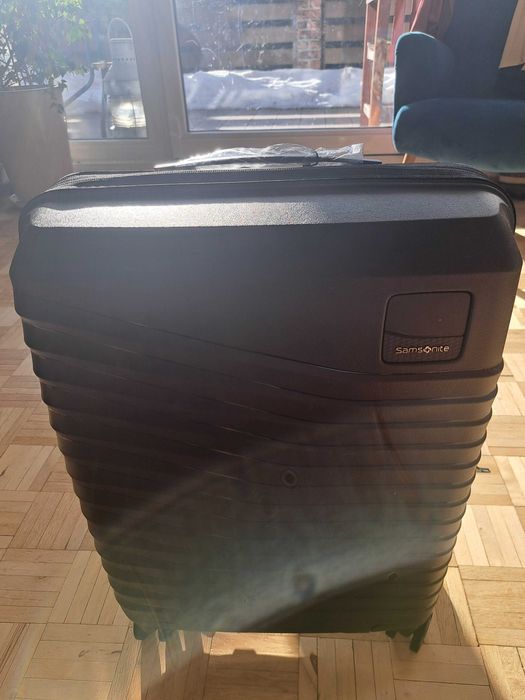 Sprzedam nową walizę Samsonite Intuo 4 kółkami 55x40x20cm