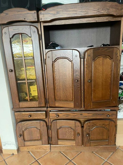 Móvel madeira maçiça. ótimo estado