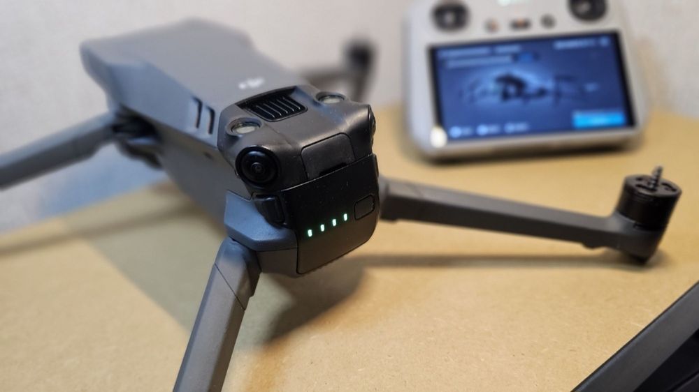 Квадрокоптер, дрон DJI Mavic 3 Pro + АКБ + пульт (без налета)