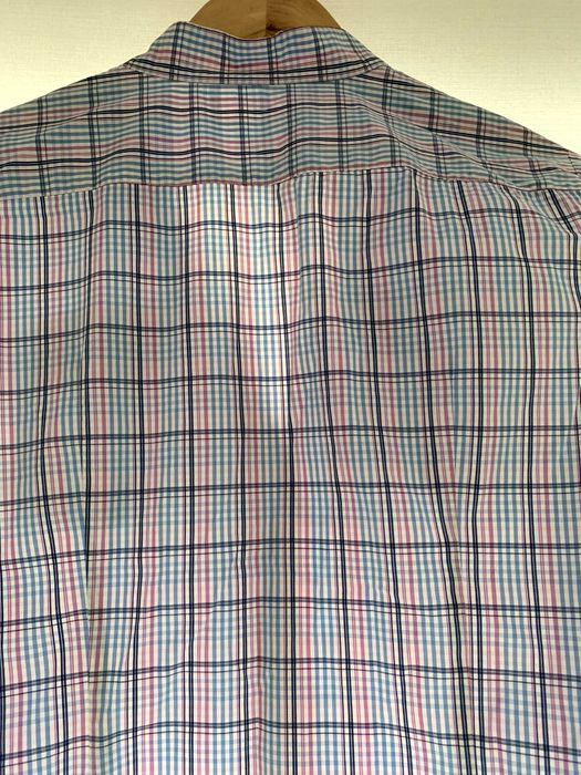 Camisa de riscas azul e rosa