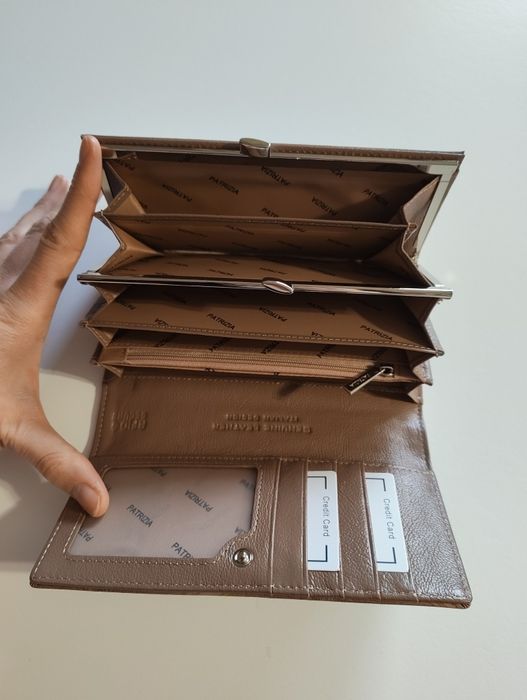 Portfel beżowy skórzany