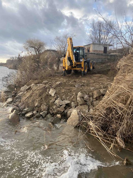 Услуги экскаватора-погрузчика Запорожье