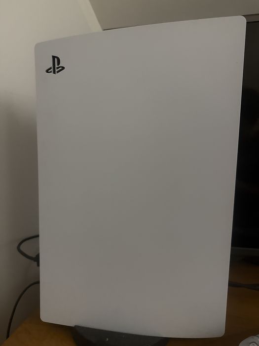 Playstation 5 + 2 pady