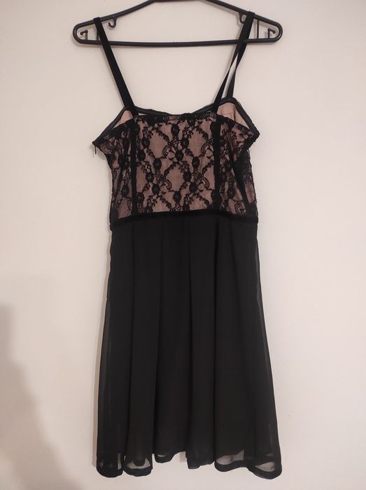 Czarna sukienka z koronką