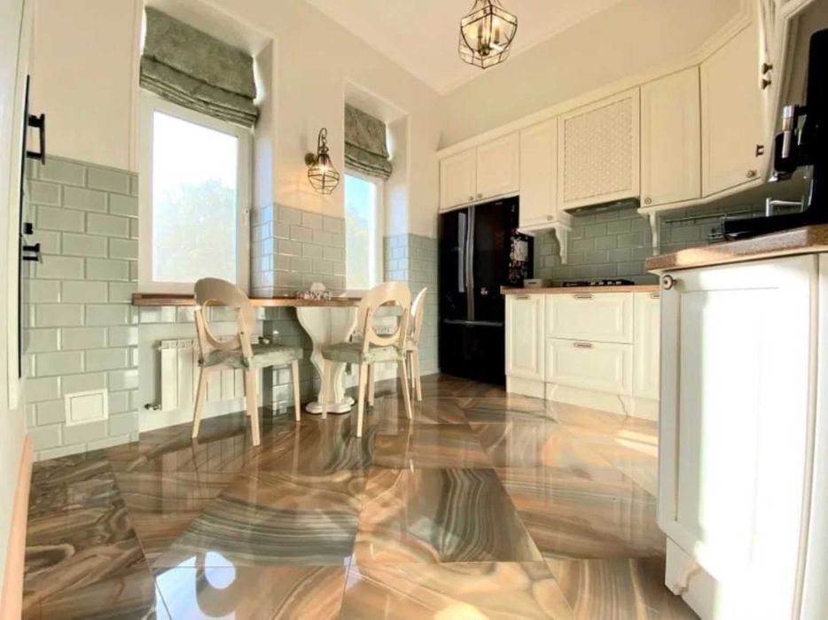 Продам  4-х кім.квартиру вул.Преображенська,4  Соломянський   Київ.