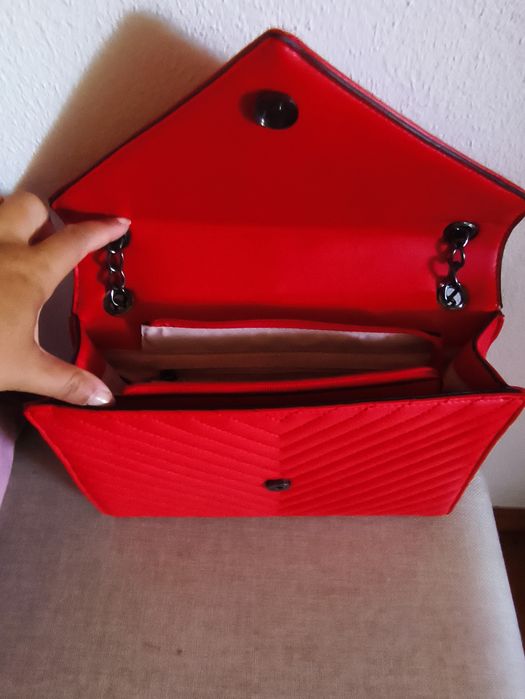 Mala vermelha COMO NOVA