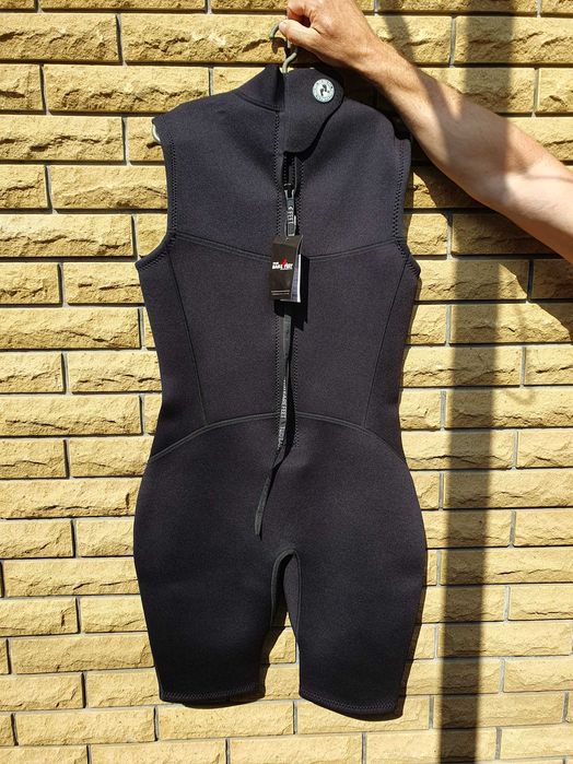 Продам гидрокостюм (новый)