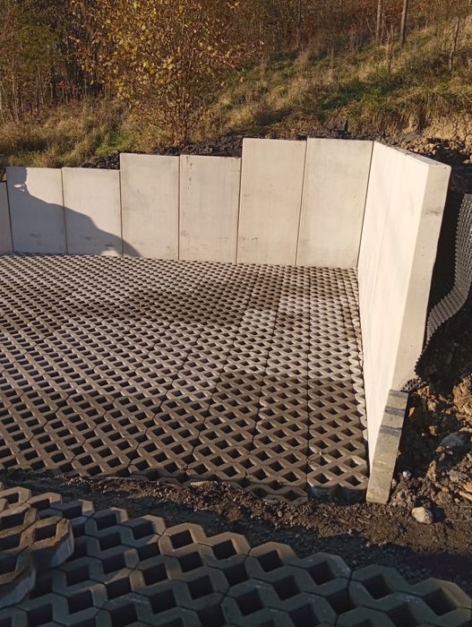 Usługi koparko-ładowarką JCB CX3, przyłącza, fundamenty, odwodnienia.