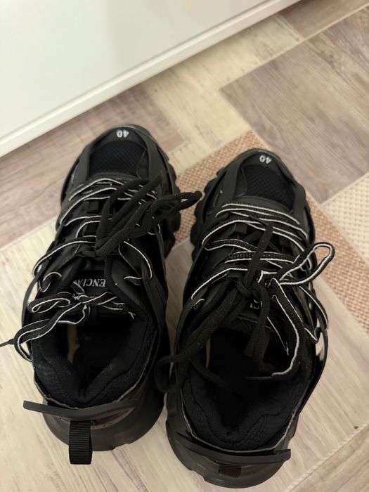 Balenciaga track