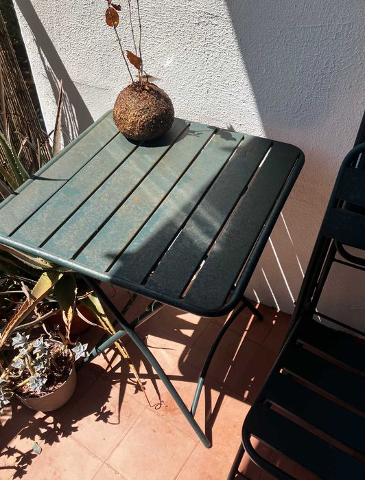 Conjunto de mesa e 2 cadeiras dobráveis de jardim em aço verde escuro Janti SKLUM