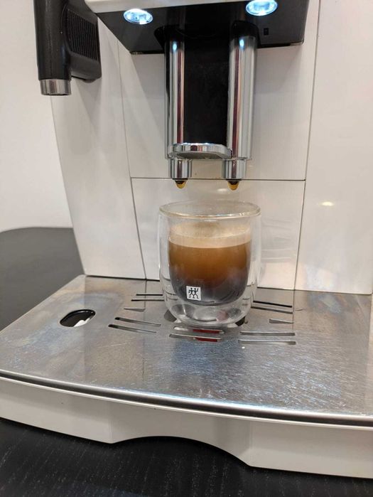 Máquina de Café automática DELONGHI Magnifica Cappuccino ECAM23.460.W