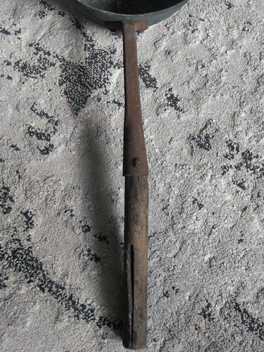 Duża ,Bardzo stara chochla, mosiężna, drewniana rączka,vintage