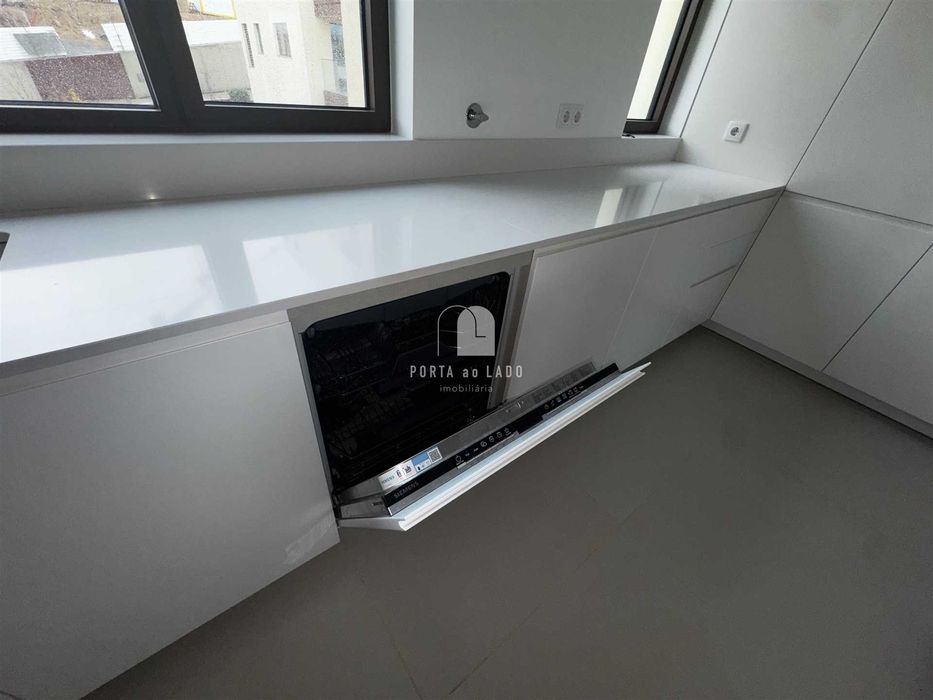 T3 de Luxo com Vistas de Rio e Mar | Arrendamento Vila Nova de Gaia