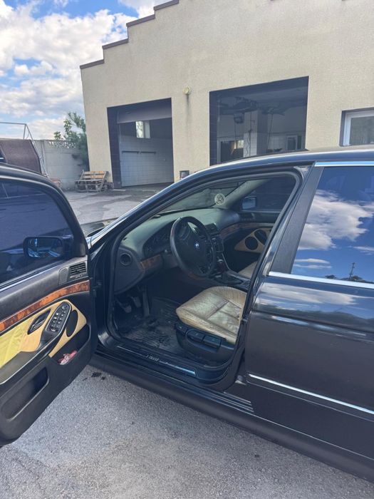 BMW  E39.