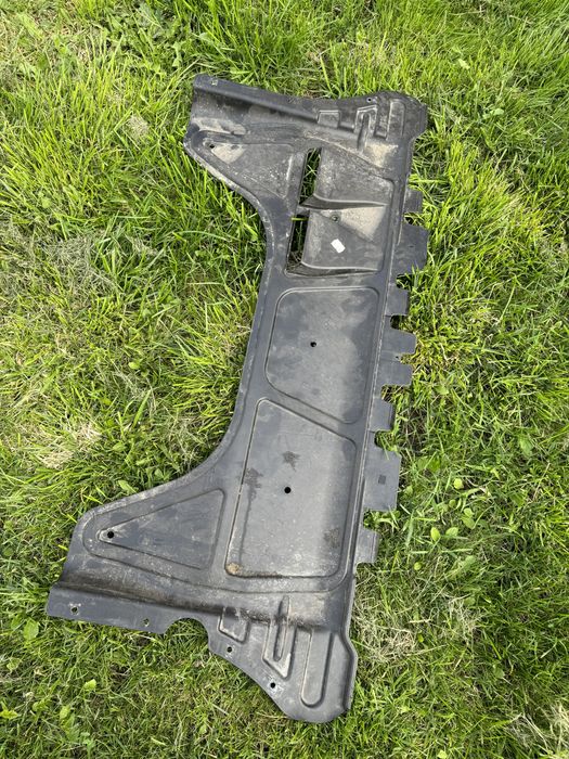 Защита двигуна центральна 5Q0.825.235. Skoda VW Polo Golf