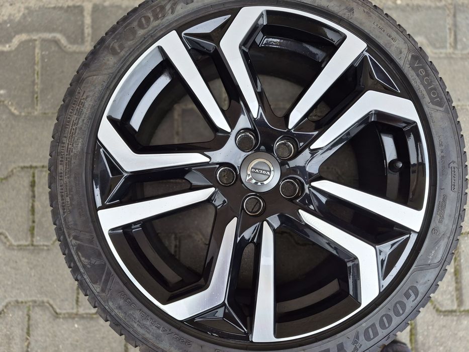 Alufelga VOLVO V40 CROSS COUNTRY 7.5J18 31423875 225/45 R18 nowa