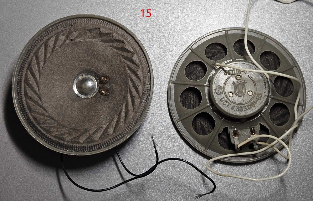 Динамики от колонок разные