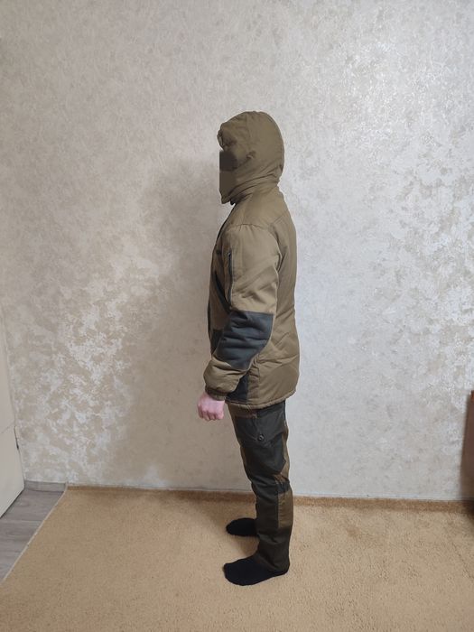 Оливковий зимовий костюм