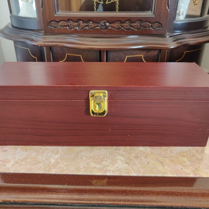Caixa de madeira para garrafa de vinho e acessórios