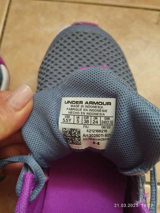 Buty treningowe Under Armour.