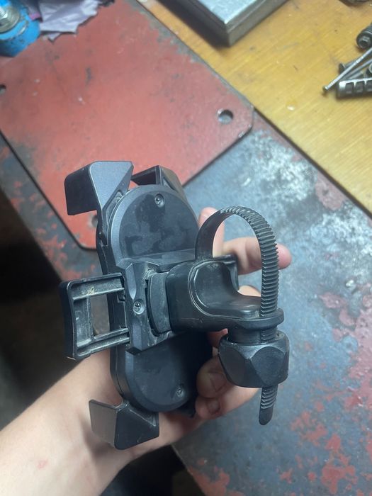 Тримач для телефона на мотоцикл