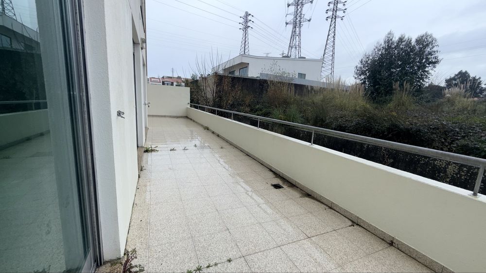 Apartamento t2+1 com terraço nos maninhos