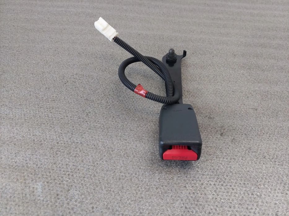 Encaixe de cinto frente direito HONDA Civic VIII Hatchback (FN_, FK_)