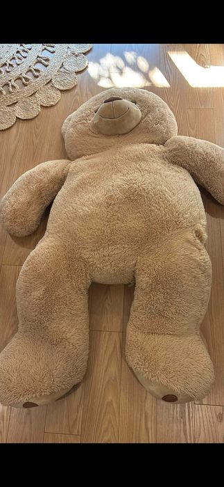 Peluche urso gigante.Excelente estado.1.40cm de altura e 1.m de largura de braço  a braço Levantar em Famalicão
