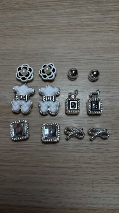 Elegancki zestaw przypinek do torebek i butów Crocs