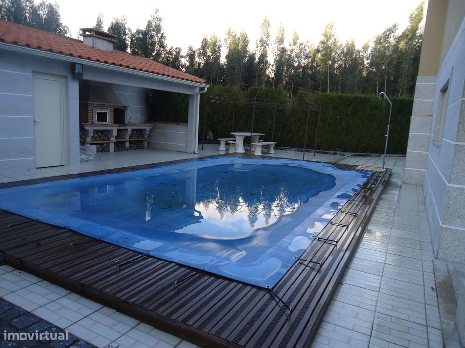 Moradia T3 isolada com 249m²