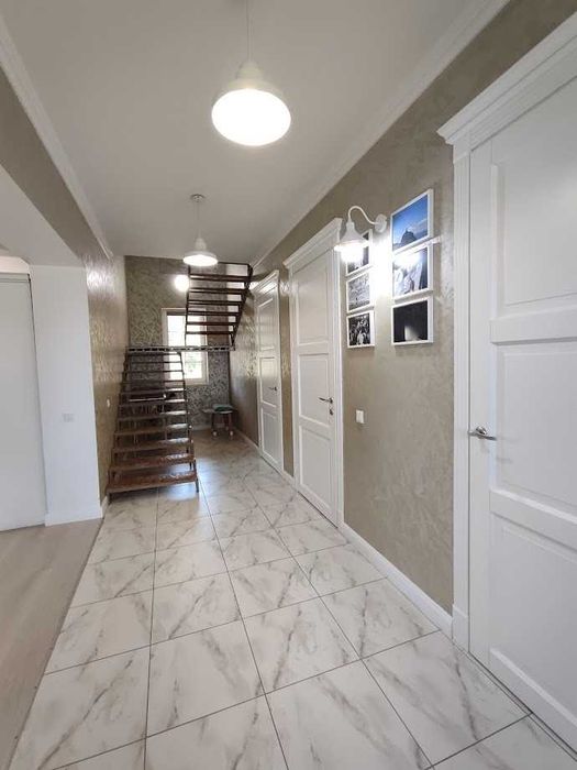 Продається сучасний будинок на вул. Сокирянська (ближня Роша)