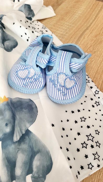 Vestido NOVO 6-9 meses com sapatilhas