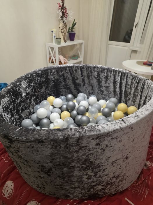 Менеж з кульками