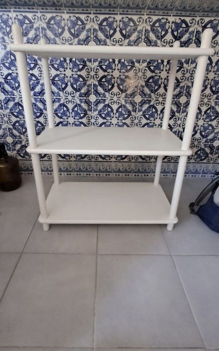 Móvel de madeira branco