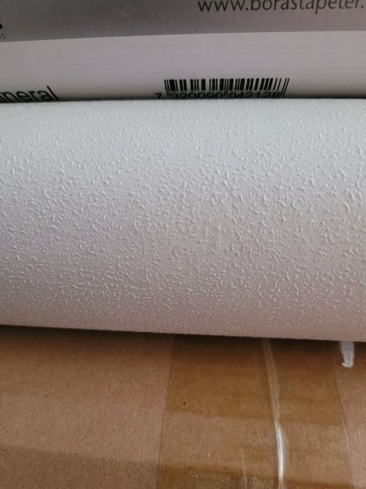 3 rolki kremowej tapety