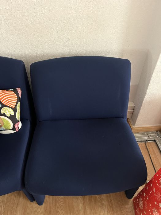 Duas poltronas azuis