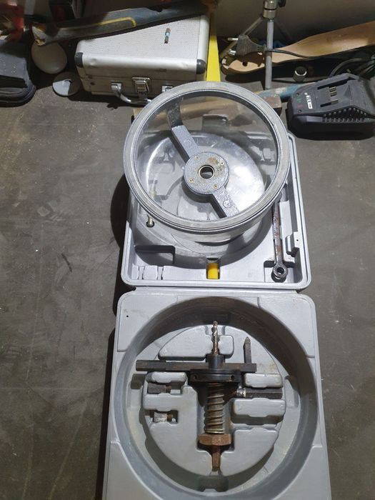 Vendo várias máquinas para a construção civil