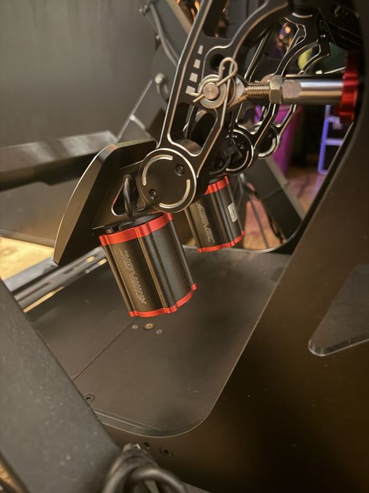 Symulator do SimRacingu Moza, Thrustmaster, Simagic