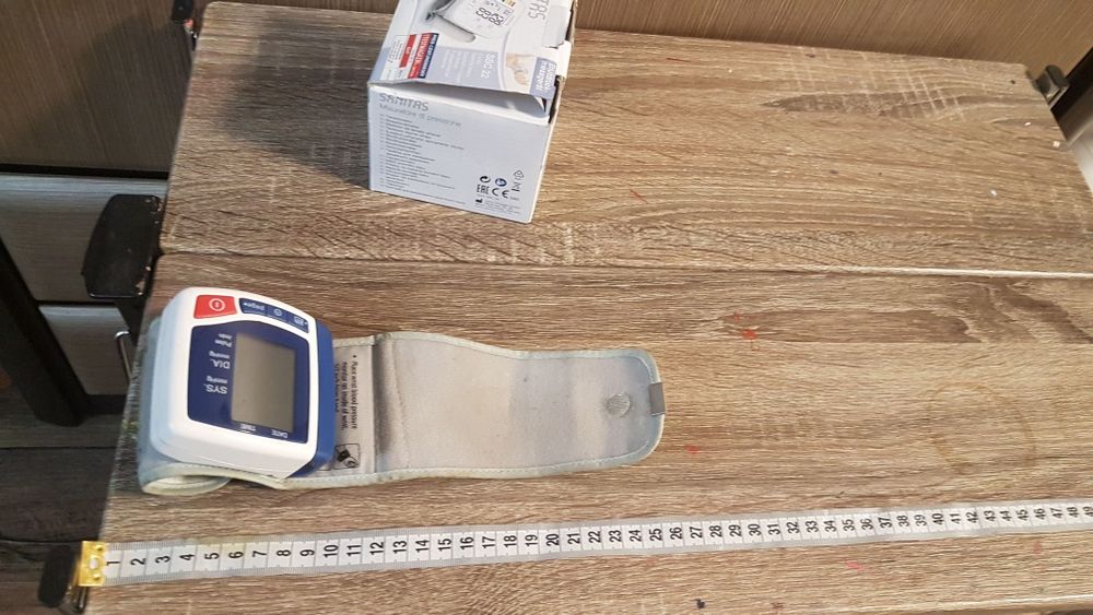 Тонометр на запястье.бу.