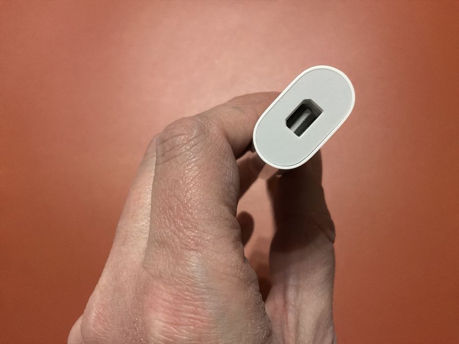 Адаптер Apple Thunderbolt 3 (USB-C) to Thunderbolt 2 (MMEL2)