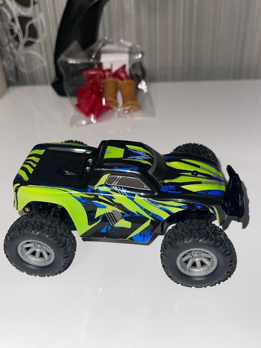 Машинка на пульту керування